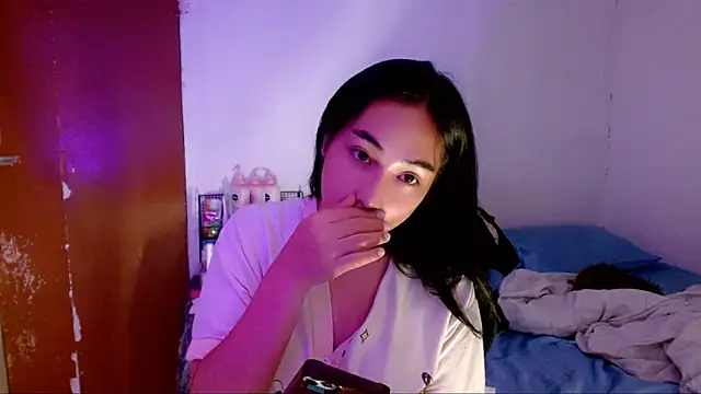 Snapshot of SweetLilly_18 chatting on September 26, 2:32 pm SweetLilly 18 online show from September 26, 2:32 pm