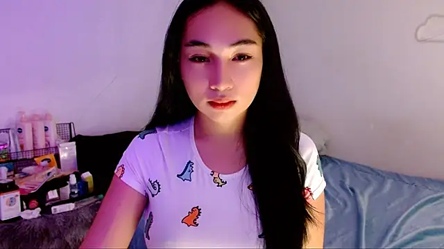 Snapshot of SweetLilly_18 chatting on September 27, 3:33 am SweetLilly 18 online show from September 27, 3:33 am