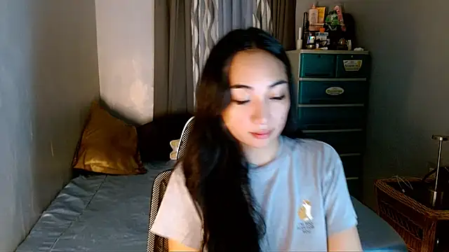 Snapshot of SweetLilly_18 chatting on January 19, 3:10 am SweetLilly 18 online show from January 19, 3:10 am
