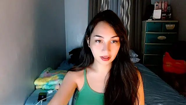 Snapshot of SweetLilly_18 chatting on February 19, 2:51 am SweetLilly 18 online show from February 19, 2:51 am