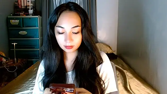 Snapshot of SweetLilly_18 chatting on February 21, 12:55 am SweetLilly 18 online show from February 21, 12:55 am