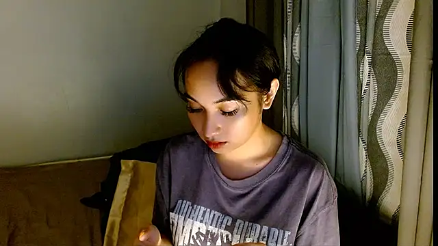 Snapshot of SweetLilly_18 chatting on March 2, 11:17 am SweetLilly 18 online show from March 2, 11:17 am