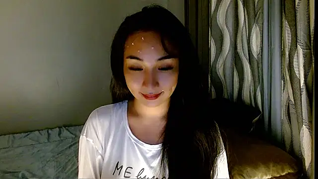 Snapshot of SweetLilly_18 chatting on March 12, 12:00 pm SweetLilly 18 online show from March 12, 12:00 pm