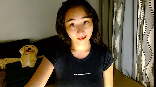 Snapshot of SweetLilly_18 chatting on March 27, 5:35 am SweetLilly 18 online show from March 27, 5:35 am