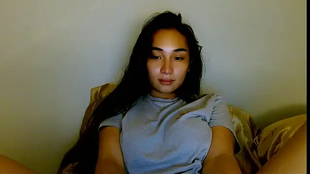 Snapshot of SweetLilly_18 chatting on April 12, 2:55 pm SweetLilly 18 online show from April 12, 2:55 pm
