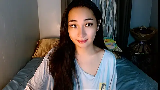 Snapshot of SweetLilly_18 chatting on April 17, 3:09 am SweetLilly 18 online show from April 17, 3:09 am