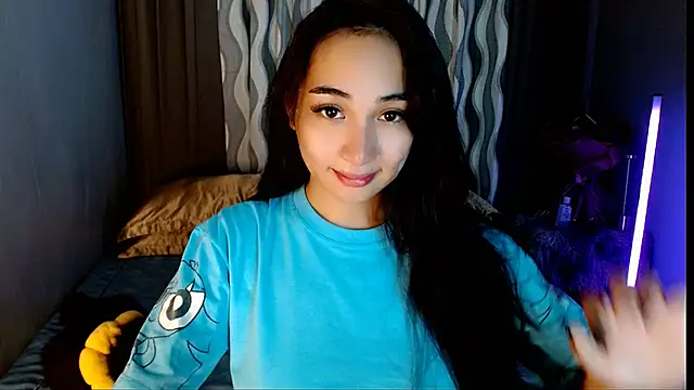 Snapshot of SweetLilly_18 chatting on April 26, 3:15 am SweetLilly 18 online show from April 26, 3:15 am