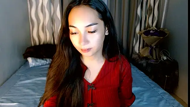 Snapshot of SweetLilly_18 chatting on May 17, 3:04 am SweetLilly 18 online show from May 17, 3:04 am