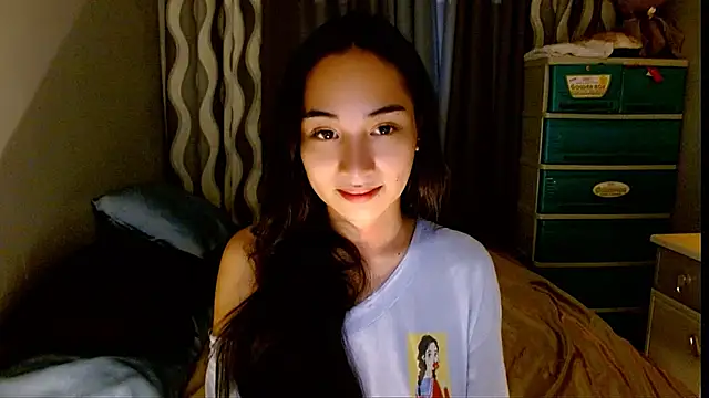Snapshot of SweetLilly_18 chatting on June 29, 7:03 am SweetLilly 18 online show from June 29, 7:03 am