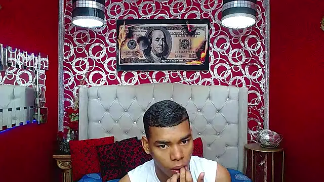 Snapshot of PEINBOYS chatting on February 19, 7:05 pm PEINBOYS online show from February 19, 7:05 pm