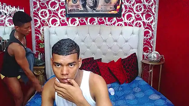 Snapshot of PEINBOYS chatting on February 21, 7:10 pm PEINBOYS online show from February 21, 7:10 pm