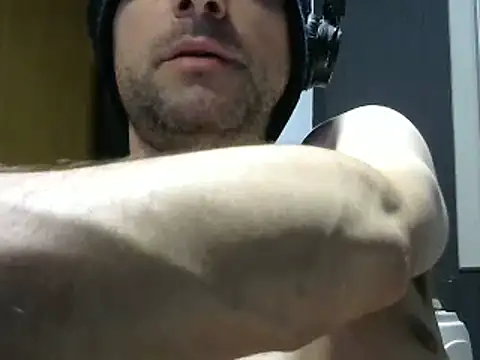 Snapshot of gauchors20 chatting on December 7, 2:31 am gauchors20 online show from December 7, 2:31 am