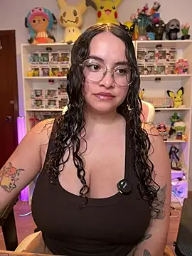 Snapshot of Sweet_sully__ chatting on April 7, 7:53 am Sweet sully online show from April 7, 7:53 am