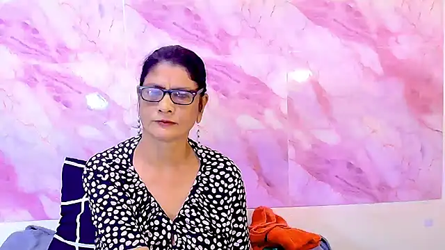 Snapshot of IndianAllure chatting on October 20, 5:30 am IndianAllure online show from October 20, 5:30 am