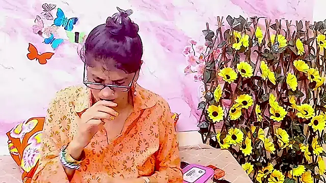 Snapshot of IndianAllure chatting on December 2, 5:35 am IndianAllure online show from December 2, 5:35 am