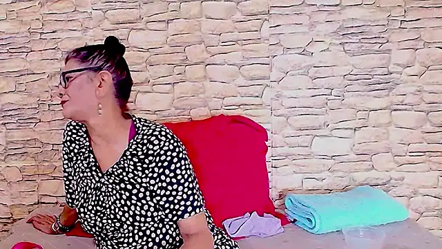 Snapshot of IndianAllure chatting on December 18, 5:35 am IndianAllure online show from December 18, 5:35 am