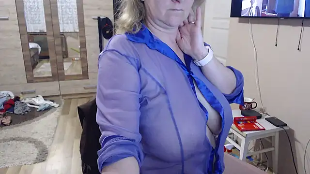 Snapshot of Elza01 chatting on May 1, 7:29 pm Elza01 online show from May 1, 7:29 pm