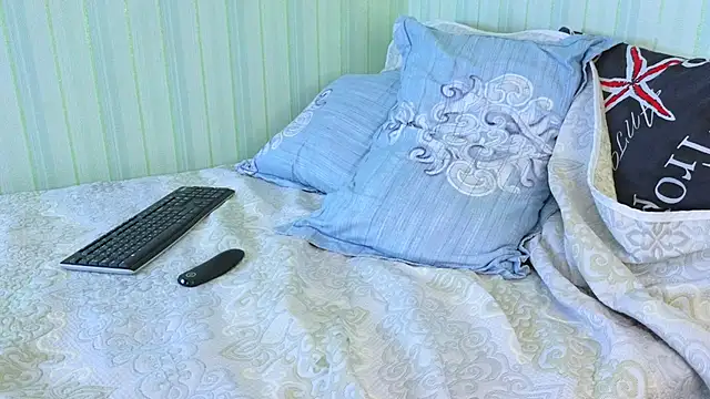 Snapshot of _Lily_ chatting on January 30, 12:37 pm Lily online show from January 30, 12:37 pm