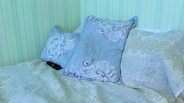 Snapshot of _Lily_ chatting on March 3, 7:32 am Lily online show from March 3, 7:32 am