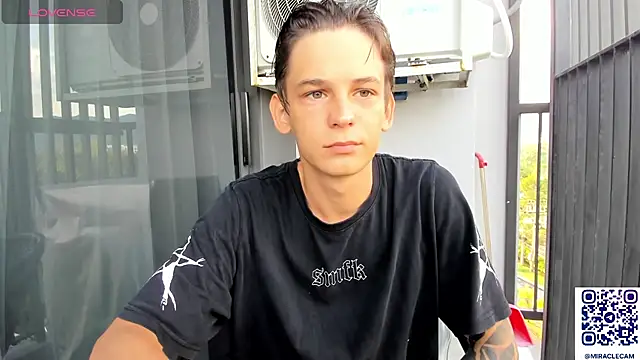 Snapshot of MiracleCam chatting on October 15, 12:00 am MiracleCam online show from October 15, 12:00 am