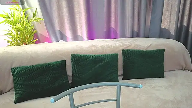 GirlfriendNina online show from April 24, 6:05 am