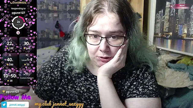 Snapshot of JannetPie chatting on February 14, 3:53 pm JannetPie online show from February 14, 3:53 pm