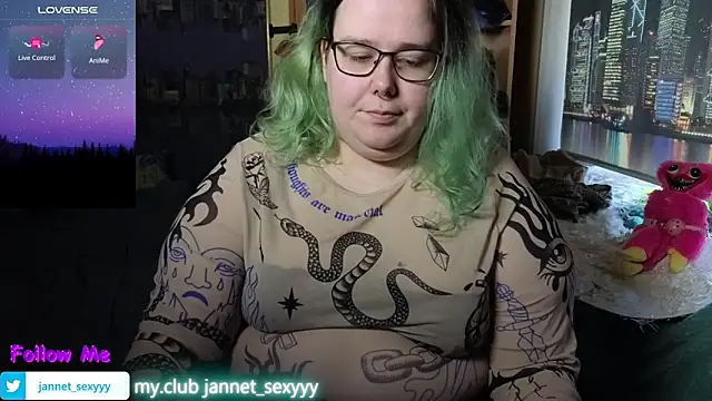 Snapshot of JannetPie chatting on March 2, 12:45 pm JannetPie online show from March 2, 12:45 pm