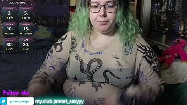 Snapshot of JannetPie chatting on March 5, 2:29 am JannetPie online show from March 5, 2:29 am