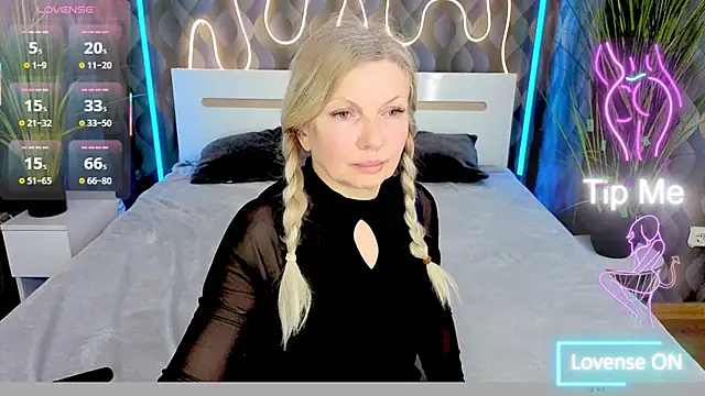 Abby Moore  online show from April 25, 1:41 pm