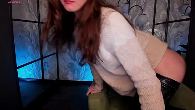 Snapshot of MirandaGlow chatting on March 21, 5:45 am MirandaGlow online show from March 21, 5:45 am