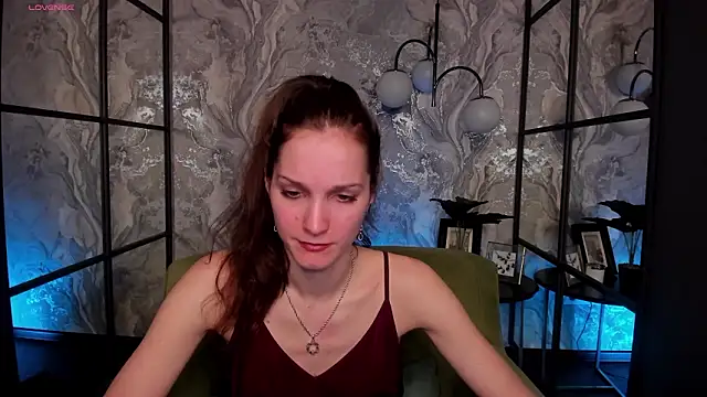 Snapshot of MirandaGlow chatting on March 21, 8:19 am MirandaGlow online show from March 21, 8:19 am