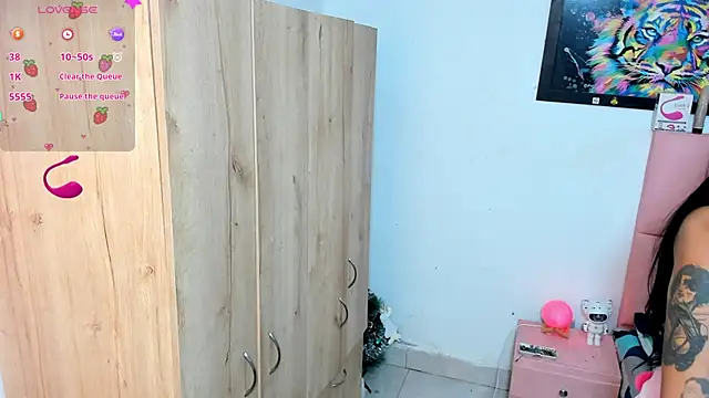 Snapshot of sofia_gold_ chatting on December 13, 11:45 am sofia gold online show from December 13, 11:45 am