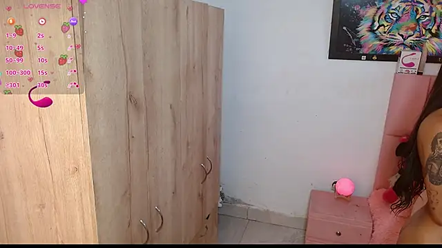 Snapshot of sofia_gold_ chatting on January 7, 7:17 pm sofia gold online show from January 7, 7:17 pm