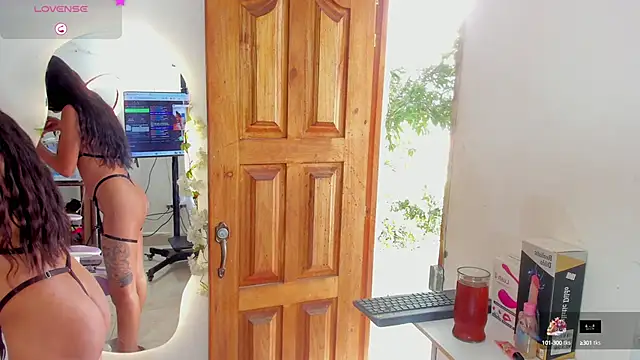 Snapshot of sofia_gold_ chatting on October 27, 7:07 pm sofia gold online show from October 27, 7:07 pm