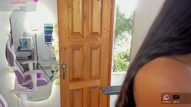 Snapshot of sofia_gold_ chatting on November 15, 5:09 pm sofia gold online show from November 15, 5:09 pm