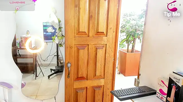 Snapshot of sofia_gold_ chatting on April 8, 3:45 pm sofia gold online show from April 8, 3:45 pm