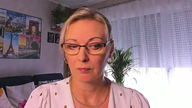 vanessa chat online show from October 9, 1:31 pm