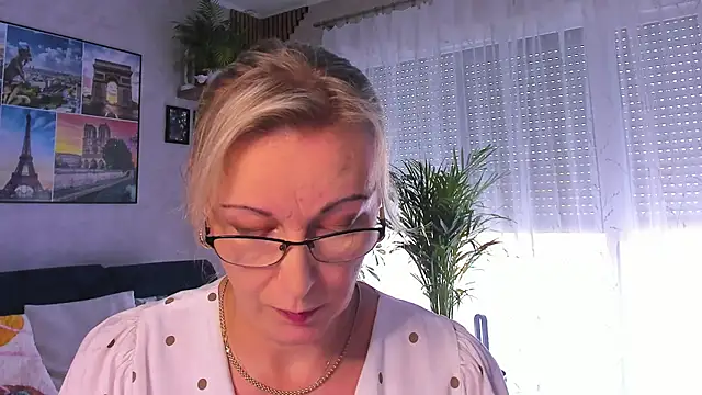 vanessa chat online show from October 13, 1:22 pm