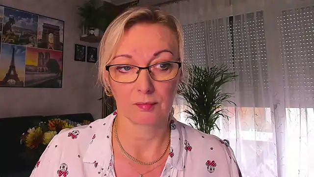 vanessa chat online show from October 30, 2:18 pm