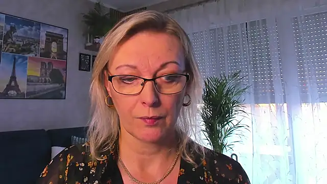 vanessa chat online show from November 6, 2:18 pm