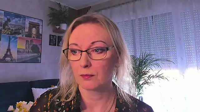 vanessa chat online show from April 7, 1:22 pm