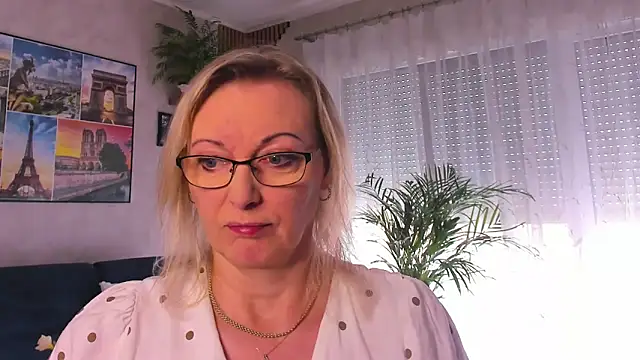 Snapshot of vanessa_chat chatting on April 8, 1:33 pm vanessa chat online show from April 8, 1:33 pm