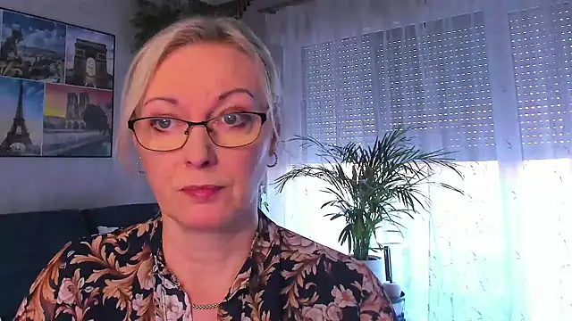 Snapshot of vanessa_chat chatting on April 21, 4:12 pm vanessa chat online show from April 21, 4:12 pm