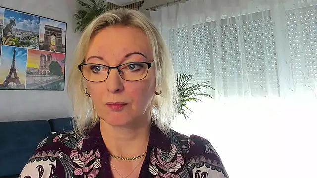 Snapshot of vanessa_chat chatting on May 17, 1:40 pm vanessa chat online show from May 17, 1:40 pm
