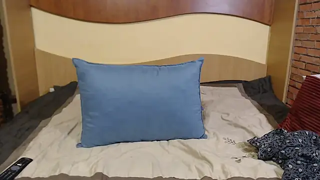 Snapshot of EvelyneFlirtyMilf chatting on February 14, 6:02 am EvelyneFlirtyMilf online show from February 14, 6:02 am