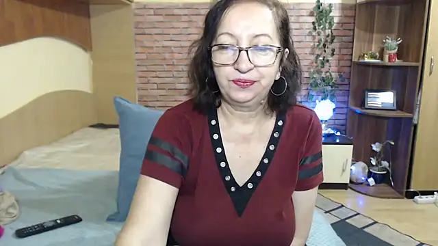 EvelyneFlirtyMilf online show from January 6, 3:54 am
