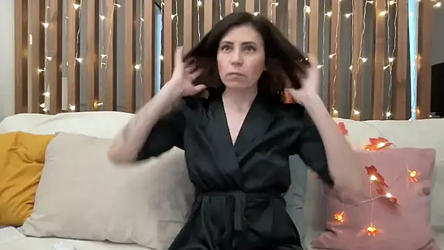 Snapshot of HotyWinter chatting on October 31, 8:48 am HotyWinter online show from October 31, 8:48 am