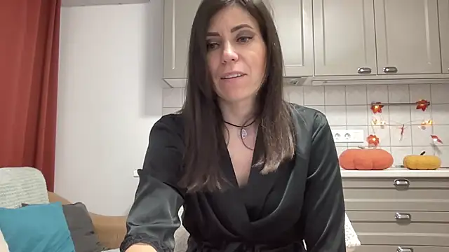 Snapshot of HotyWinter chatting on November 1, 4:47 am HotyWinter online show from November 1, 4:47 am