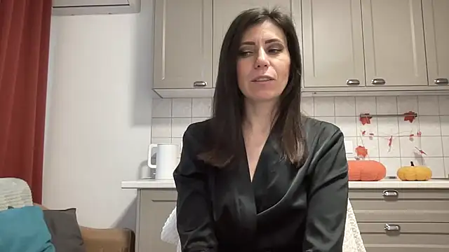 Snapshot of HotyWinter chatting on November 2, 4:37 am HotyWinter online show from November 2, 4:37 am