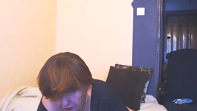 Snapshot of MioritaHard chatting on October 2, 9:49 am MioritaHard online show from October 2, 9:49 am